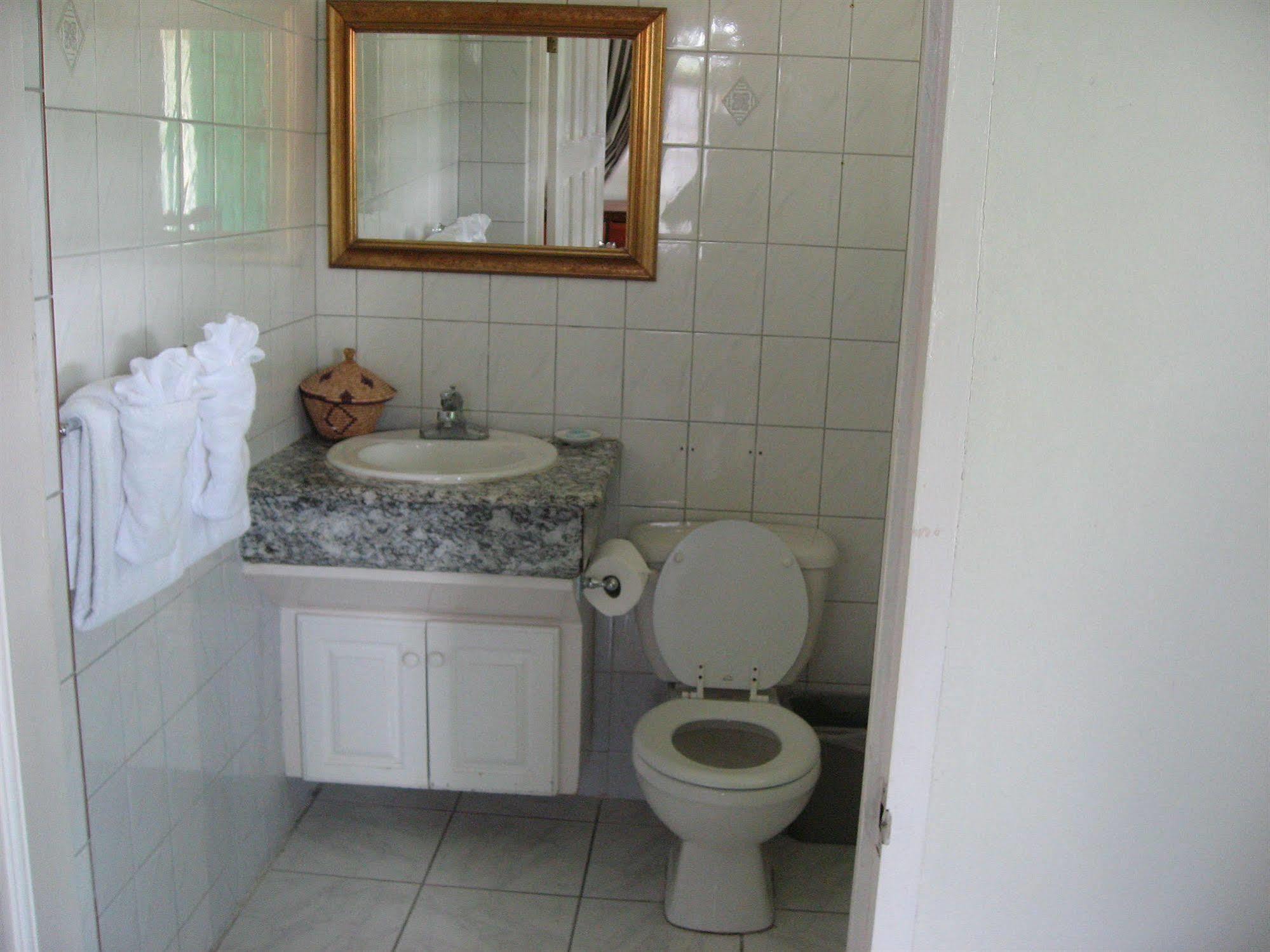 Villa Sonate Runaway Bay Esterno foto